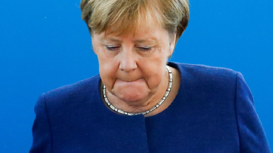 UPDATE: Guvernul Merkel, fragilizat în urma unor pierderi importante în alegerile regionale din Hesse / Angela Merkel ar urma să renunţe la conducerea CDU