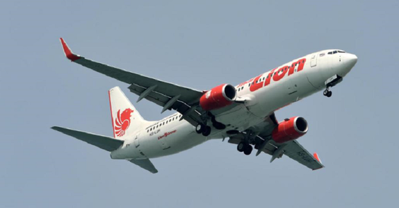 Un avion aparţinând companiei indoneziene low-cost Lion Air s-a prăbuşit în Marea Java cu 188 de persoane la bord