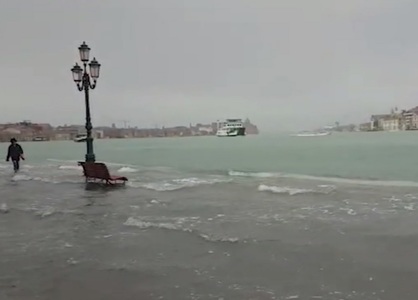 Bilanţul victimelor furtunilor din Italia ajunge la 11 morţi. VIDEO

