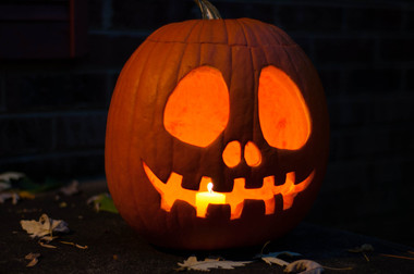 Poliţia franceză a arestat peste 100 de persoane în noaptea de Halloween

