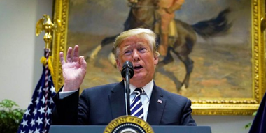 Trump avertizează că militarii americani ar putea să deschidă focul asupra migranţilor, dacă aceştia aruncă cu pietre în ei