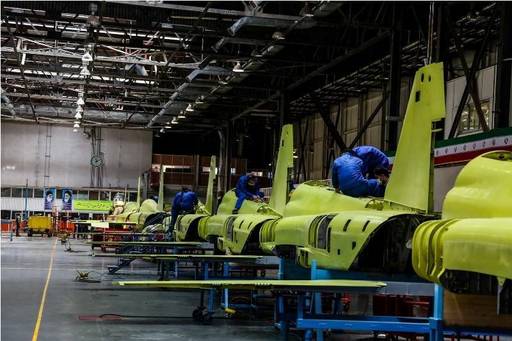 Iran începe producţia în serie a avionului de luptă Kowsar