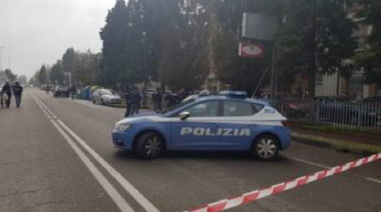 Un fugar, condamnat într-un vast dosar privind 'Ndrangheta, ia ostatici într-un oficiu poştal în nordul Italiei