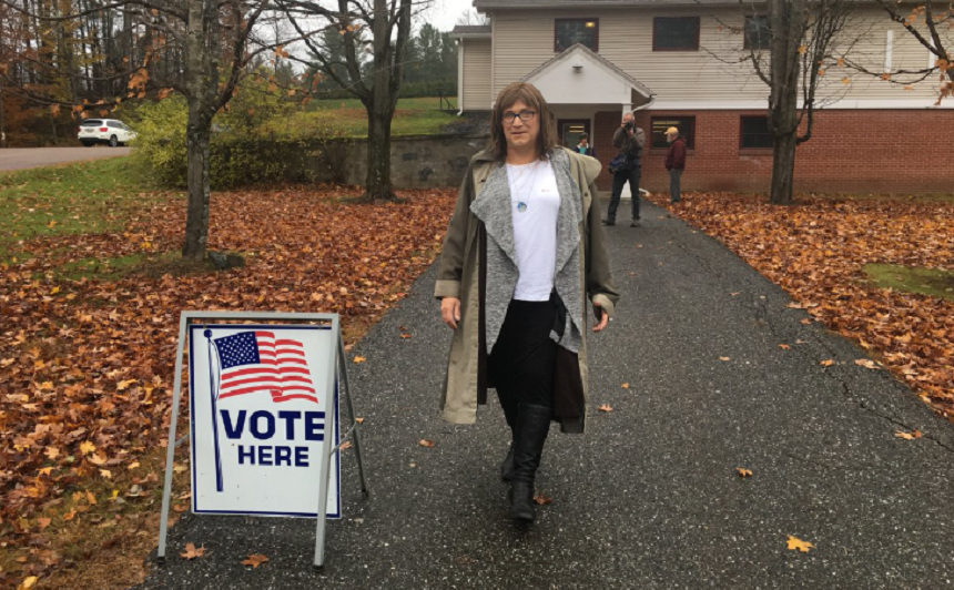 Candidata transsexuală democrată Christine Hallquist, învinsă de guvernatorul republican în exerciţiu Phil Scott în Vermont