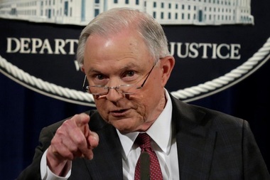 UPDATE Secretarul american al Justiţiei Jeff Sessions demisionează după luni de critici din partea lui Trump. VIDEO