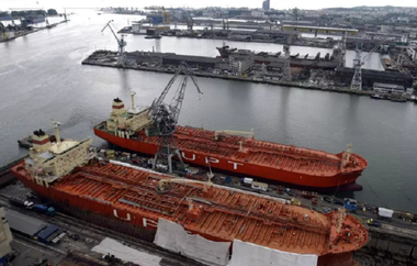 Un nord-coreean depune plângere penală, în Olanda, împotriva unor constructor olandez de nave şi se declară victima sclaviei moderne pe un şantier naval din Polonia; el acuză ”statul nord-coreean i-a confiscat o mare parte din salariu”
