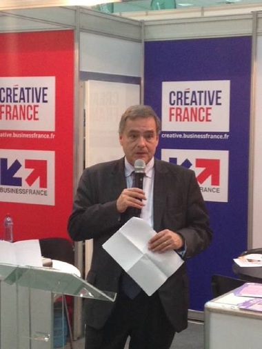 ”Românii suferă de o lipsă de încredere în instituţiile lor”, scrie fostul ambasador francez în România Henri Paul, într-un editorial în Le Monde