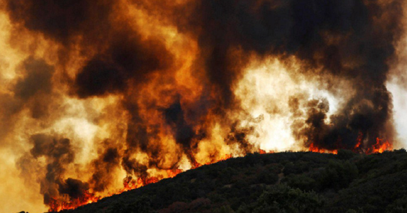 Nouă morţi în incendiul din California; Kim Kardashian, Alyssa Milano şi Lady Gaga, evacuate
