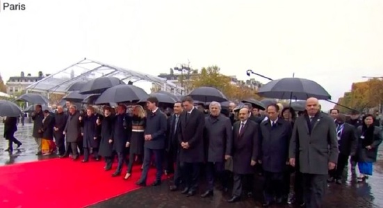 Liderii mondiali au participat la celebrarea Centenarului Armistiţiului, la Paris. Ei au păşit împreună către Arcul de Triumf, cu excepţia lui Trump şi Putin, care au venit separat