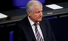 Seehofer îşi anunţă demisia de la şefia CSU, dar dezminte că pleacă din postul de ministru de Interne