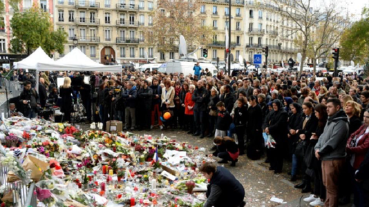 Franţa aduce un omagiu naţional victimelor atentatelor de la 13 noiembrie, la trei ani după atacuri, la Paris şi Saint-Denis