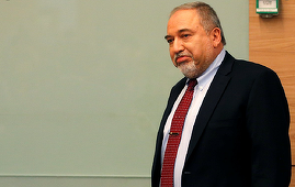 Ministrul israelian al Apărării Avigdor Lieberman demisionează şi îndeamnă la organizarea unor alegeri anticipate, în urma unui armistiţiu indirect în Fâşia Gaza încheiat între Israel şi grupări palestiniene