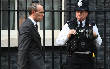 Val de demisii după acordul privind Brexitul: Ministrul britanic însărcinat cu Brexitul şi secretarii de stat pentru Irlanda de Nord, pentru Muncă şi Pensii şi cel pentru Brexit au renunţat şi ei la funcţii