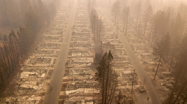 Peste 600 de persoane date dispărute în incendiul din nordul Californiei, unde Trump este aşteptat sâmbătă; bilanţul victimelor incendiilor din stat creşte la 66 de morţi 