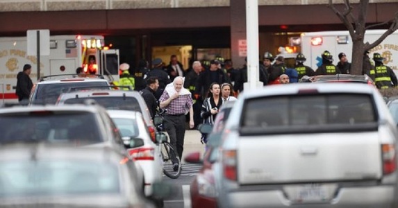 Atac armat la un spital din Chicago; trei persoane au murit, printre care şi un poliţist

