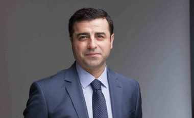 CEDO cere Ankarei să-l elibereze pe opozantul kurd Selahattin Demirtas, a cărui încarcerare vizează să ”sufoce pluralismul” politic şi condamnă Turcia să-i plătească despăgubiri morale; Erdogan respinge hotărârea