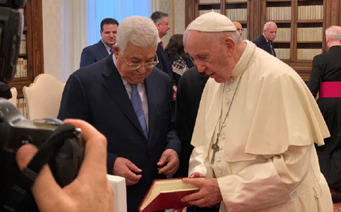 Preşedintele palestinian Mahmoud Abbas, primit de Papa Francisc, care evocă în altă întâlnire, cu tineri, o nevoie de ”lideri cu o nouă mentalitate” pentru a se ajunge la pace