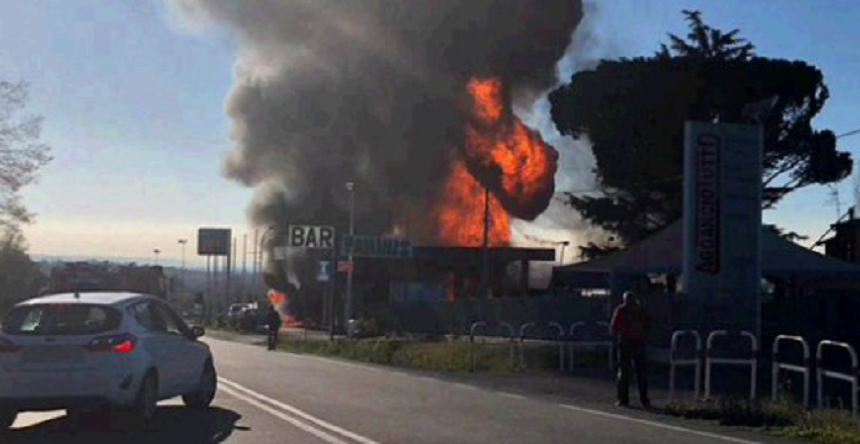 Doi morţi şi răniţi lângă Roma, într-o explozie la o staţie de alimentare cu carburant pe drumul naţional Salaria 