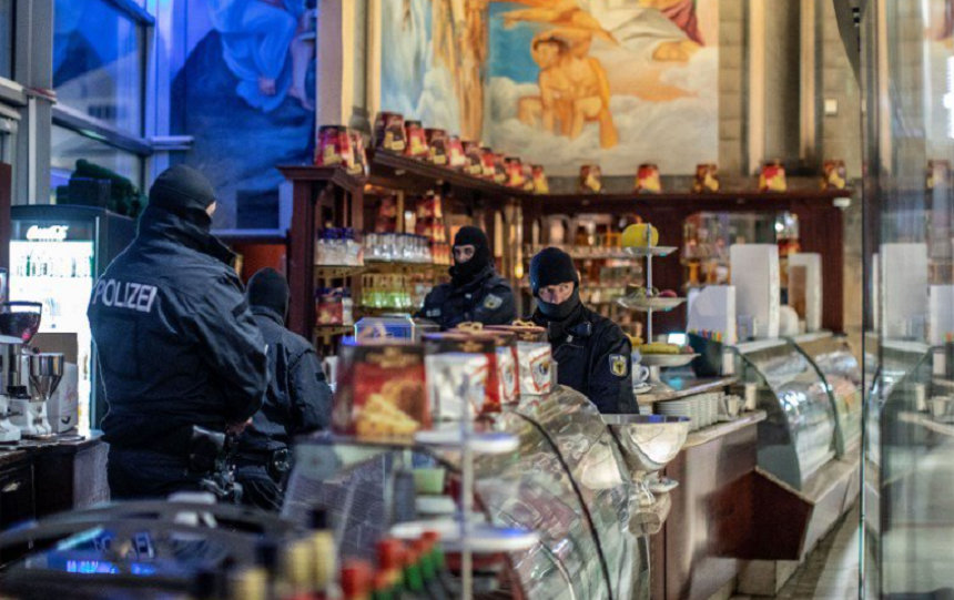 Patru tone de cocaină, 120 de kilograme de ecstasy, două milioane de euro confiscate şi zeci de arestări în ”Operaţiunea Pollina” contra mafiei calabreze 'Ndrangheta, în Europa şi America Latină, după arestarea noului cap al mafiei sicieliene Cosa Nostra Settimo Mineo