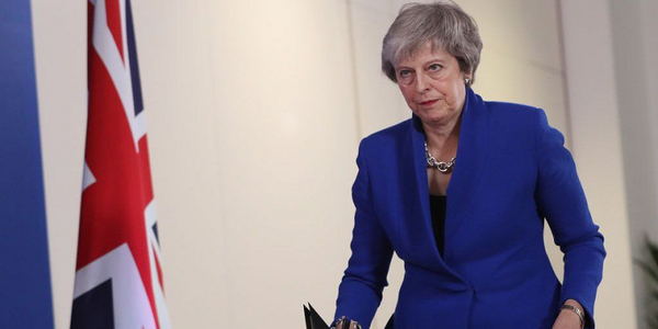 Premierul britanic Theresa May le face concesii deputaţilor, propunându-le să se pronunţe prin vot asupra unui evenetual ”backstop” sau unei prelungiri a tranziţiei după Brexit