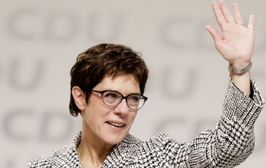 UPDATE Annegret Kramp-Karrenbauer, o apropiară a Angelei Merkel, aleasă de conservatori la conducerea CDU