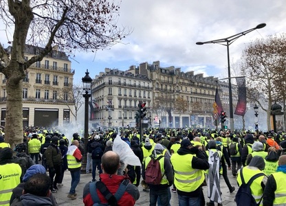 UPDATE - Proteste ale "vestelor galbene": 1.385 de persoane au fost reţinute, iar 974 au fost plasate în custodie în Franţa; 55 de răniţi în Paris / 400 de arestări la Bruxelles/ Declaraţiile premierului francez - FOTO, VIDEO