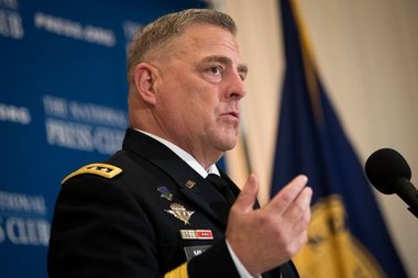 Trump anunţă că l-a ales pe Mark Milley ca viitor şef al Statului Major Interarme
