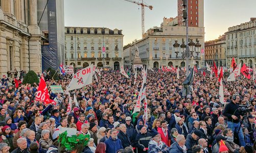 Zeci de mii de italieni au manifestat la Torino împotriva unui proiect de legătură feroviară Lyon – Torino