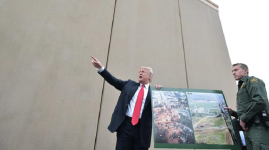 Armata ar putea construi zidul împotriva imigranţilor de la frontiera cu Mexicul, ameninţă Trump