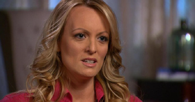 Stormy Daniels, obligată de  justiţie să-i plătească 300.000 de dolari lui Trump în dosarul defăimării; Michael Avenatti anunţă că face apel