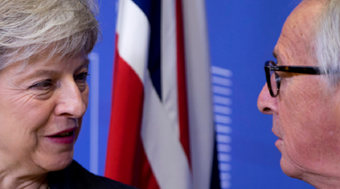 UE, pregătită s-o ”ajute” pe May care tocmai a supravieţuit unei moţiuni de cenzură interne, dar nu să renegocieze acordul Brexitului