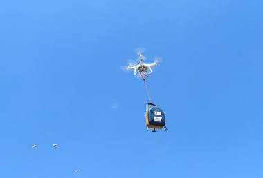 Aeroportul Gatwick suspendă mai multe zboruri după ce au fost depistate drone zburând deasupra pistelor

