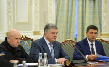 Poroşenko anunţă încetarea legii marţiale instaurate în urma incidentului armat din Strâmtoarea Kerci