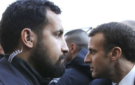 Fost membru al echipei de securitate a lui Macron, pus sub acuzare pentru folosirea ilegală a paşaportului diplomatic