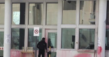 Anarhişti de la Rubicon vandalizează Ambasada la SUA la Atena