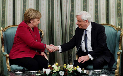 ”Ne asumăm întru totul responsabilitatea” crimelor naziste în Grecia, afirmă Merkel la Atena