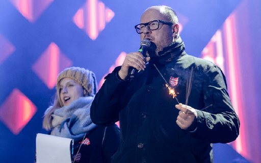 Primarul din Gdansk Pawel Adamowicz, între viaţă şi moarte după ce a fost rănit cu cuţitul, într-o Polonie şocată
