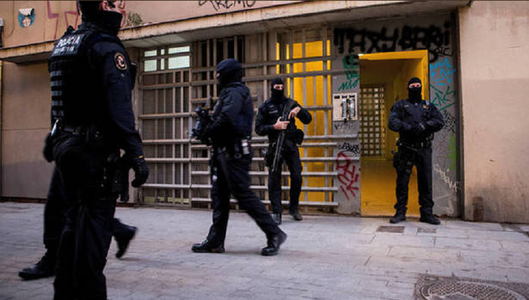 UPDATE Optsprezece persoane arestate într-o operaţiune antiteroristă la Barcelona contra unei celule care voia să comită un atentat