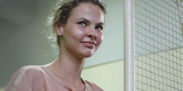 O ”call-girl” belarusă, Anastasia Vaşukevici, care dă asigurări că deţine secrete despre Trump şi Rusia, expulzată din Thailanda