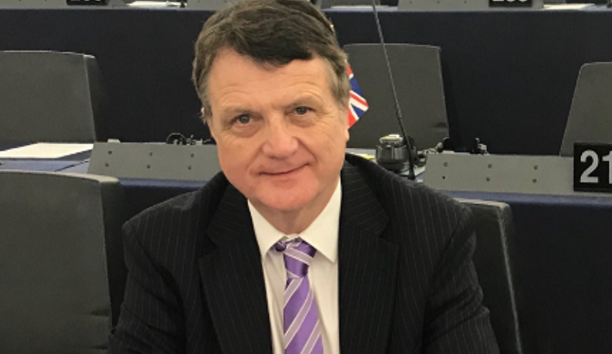 Trei eurodeputaţi Ukip, inclusiv liderul Gerard Batten, aderă la grupul ”Europa Naţiunilor şi Libertăţilor” în Parlamentul European