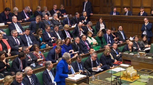 Parlamentul dezbate moţiunea de cenzură contra lui May după deruta premierului cu privire la acordul Brexitului