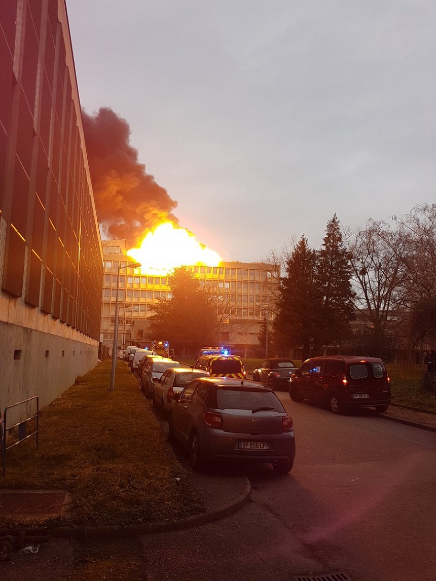UPDATE - Explozie la Universitatea din Lyon; explozia, provocată de o butelie, în timpul lucrărilor de renovare a acoperişului

