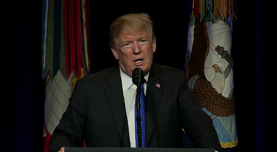 Trump afirmă într-un discurs cu privire la noua strategie în domeniul apărării antirachetă a SUA că susţine NATO ”100%”, dar vrea ca membrii Alianţei ”să plătească”