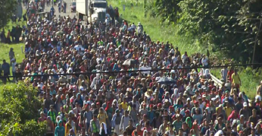 Aproape 1.000 de migranţi din America Centrală au intrat în Mexic

