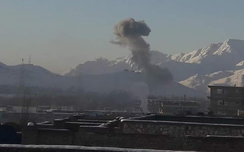 Cel puţin 12 morţi în sudul Afganistanului, într-un atentat cu maşină-capcană la o bază militară afgană, revendicat de talibani