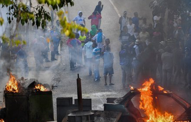 Douăzeci şi şapte de militari arestaţi în nordul Caracasului, în urma unei insurecţii vizându-l pe Maduro