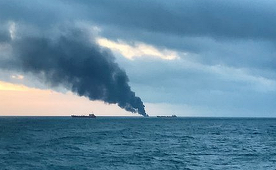 Zece morţi într-un incendiu pe două nave comerciale în Strâmtoarea Kerci