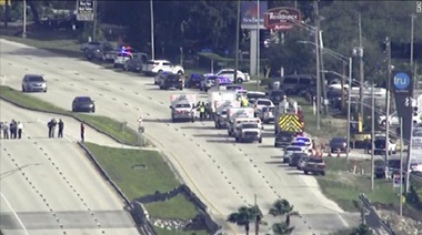 Luare de ostatici într-o bancă Suntrust din Sebring, Florida; sunt multiple victime. Un suspect s-a predat echipelor SWAT