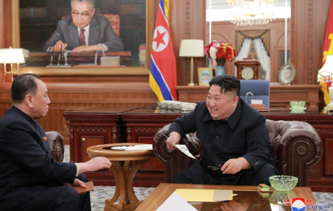 Kim Jong Un îşi exprimă o ”mare satisfacţie” după ce primeşte o scrisoare de la Trump