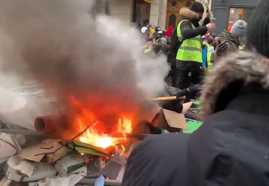 Incidente la Paris în marja unei coloane a ”vestelor galbene”. VIDEO